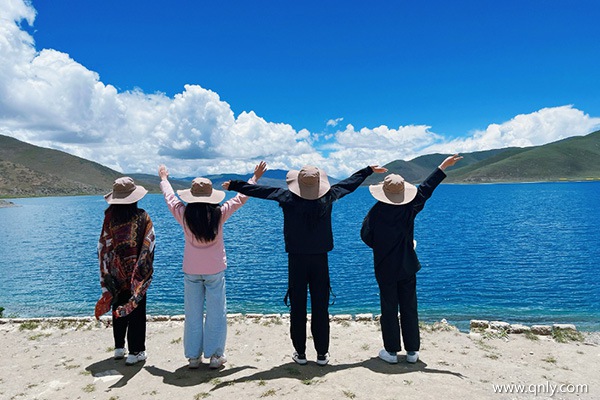西藏旅游包车价格一天多少钱