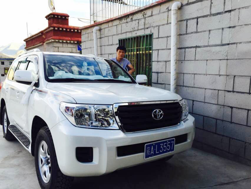 丰田land cruiser越野车